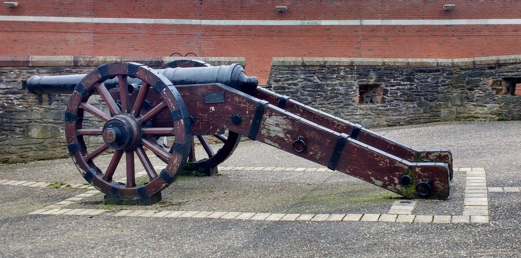 cannon derry walls northern ireland